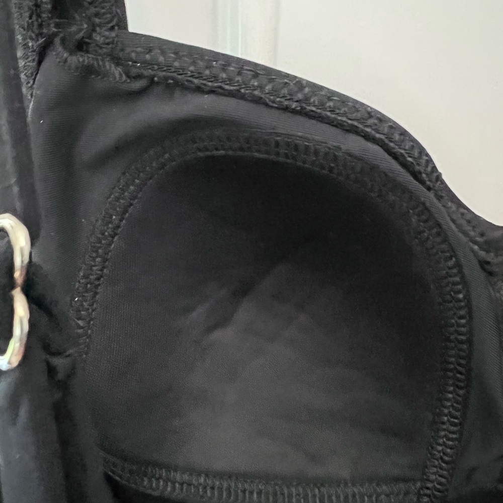 Land’s End one piece swimsuit with padding. Adjustable straps has liner.… - Picture 6 of 8